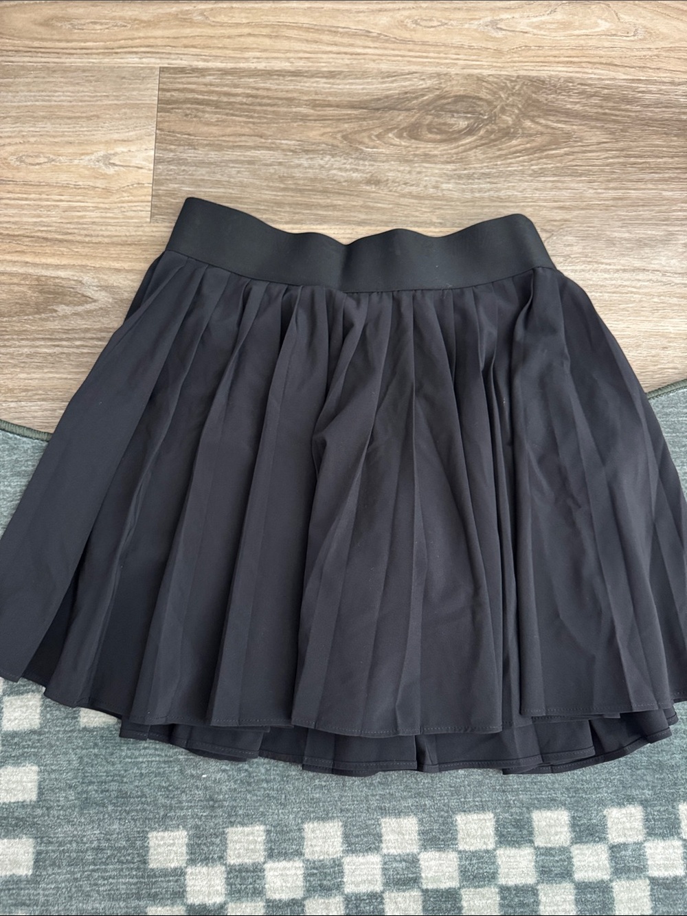 Aritzia TNA Black Pleated Women’s Skort Medium